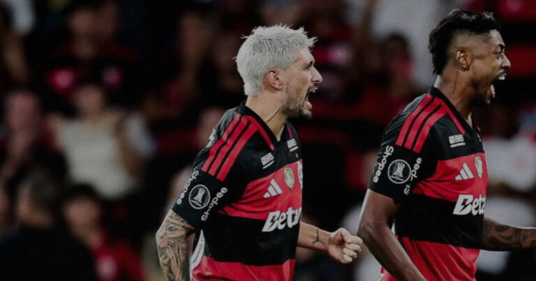 Jogadores do Flamengo comemoram gol em Flamengo x Independiente de Medellín pela Libertadores 2026 no Maracanã.