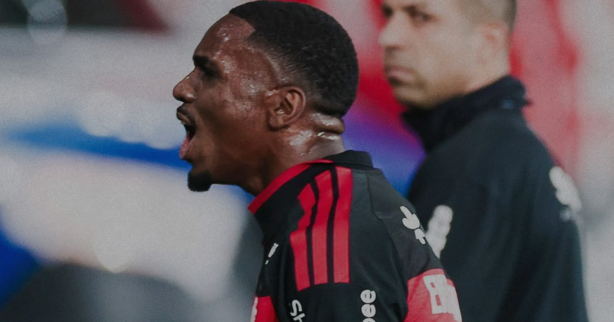 Evertton Araújo comemora primeiro gol em Flamengo x Vitória pela Copa do Brasil no Maracanã.